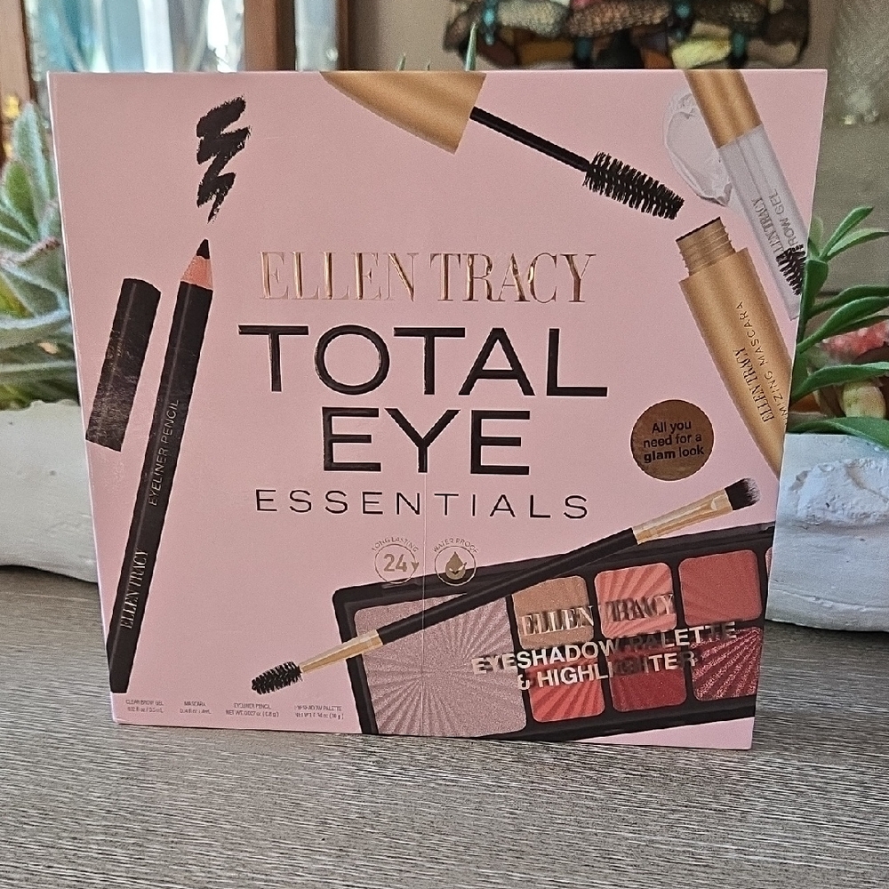 Ellen Tracy Total Eye Essentials Eyeshadow Kit - Pink and Rose Tones